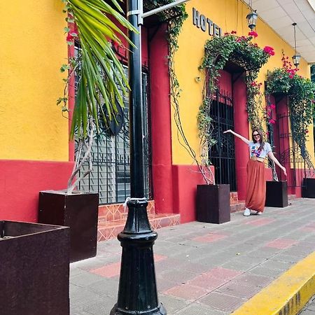 Hotel Libano Leon Bagian luar foto