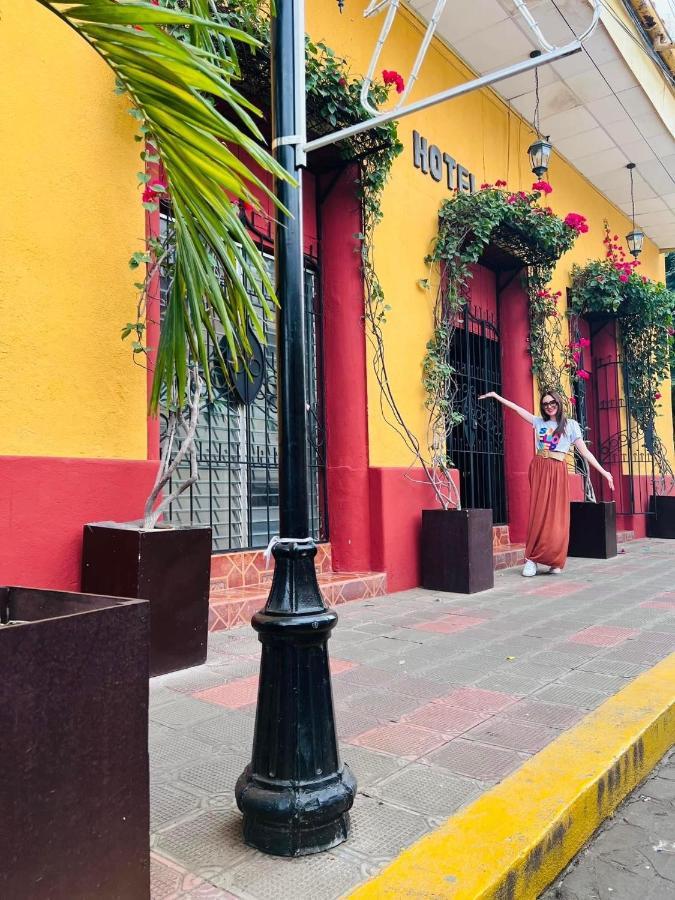 Hotel Libano Leon Bagian luar foto